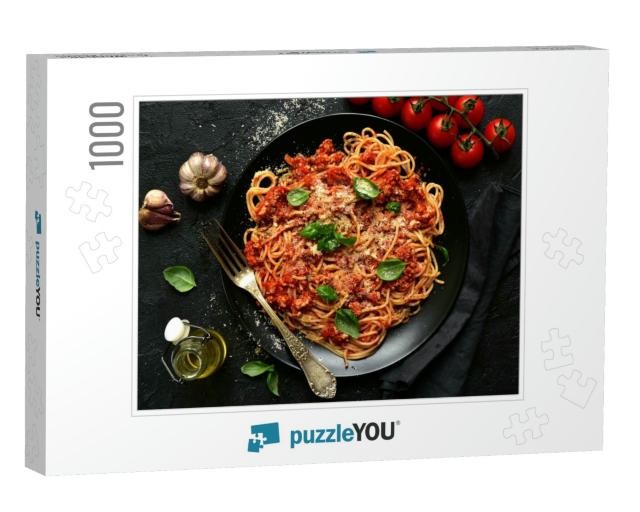 Traditional Italian Spaghetti Bolognese on a Black Plate... Jigsaw Puzzle with 1000 pieces