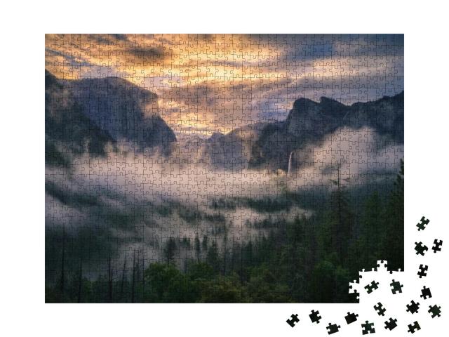 Sunrise At the Tunnel View in Yosemite National Park, Cal... Jigsaw Puzzle with 1000 pieces