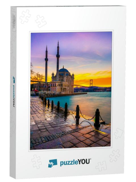 Istanbul, Turkey. Beautiful Istanbul Sunrise Landscape wi... Jigsaw Puzzle