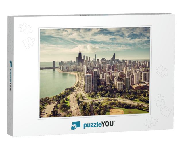 Chicago Skyline Aerial View with Road by the Beach, Vinta... Jigsaw Puzzle
