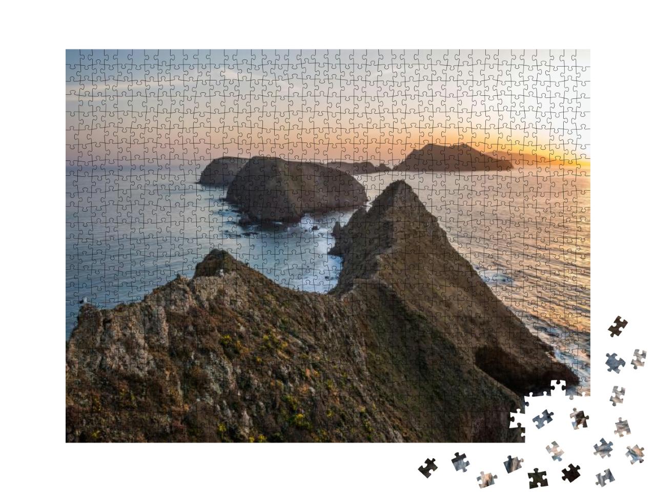 Gorgeous Island Coastline, Cliffs & Sunset... Jigsaw Puzzle with 1000 pieces