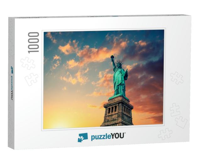 New York City, the Statue of Liberty At Sunset with a Bea... Jigsaw Puzzle with 1000 pieces