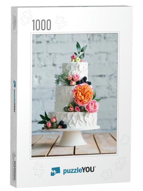 White Wedding Cake with Flowers & Blueberries... Jigsaw Puzzle with 1000 pieces