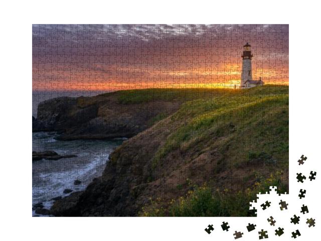 Yaquina Head Lighthouse with Beautiful Sunset... Jigsaw Puzzle with 1000 pieces