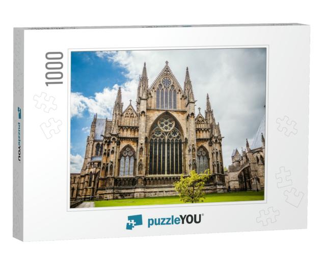 Exterior of Lincoln Cathedral... Jigsaw Puzzle with 1000 pieces